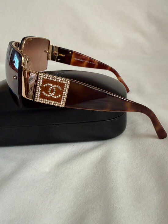 Chanel Vintage Interlocking CC Logo Brown & Gold Tortoiseshell Sunglasses 4095-B main image 4